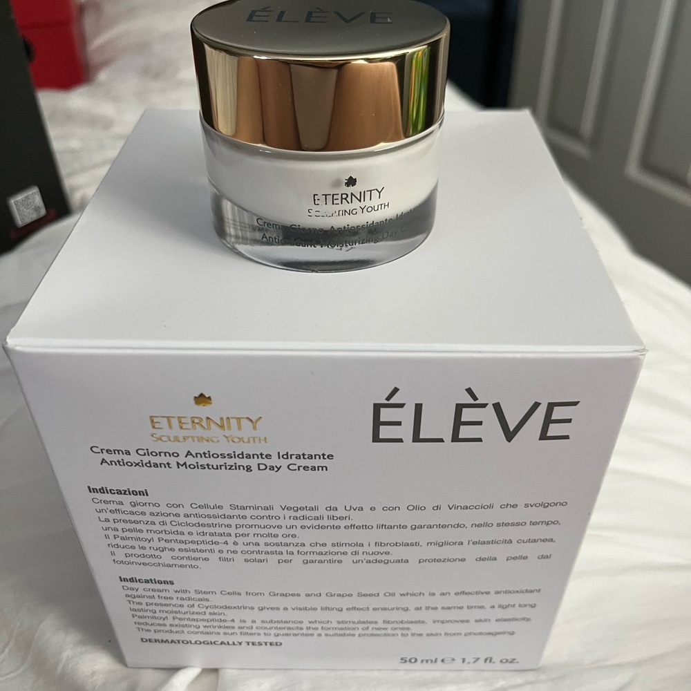 Eternity Sculpting Youth Moisturizer - Gold and White